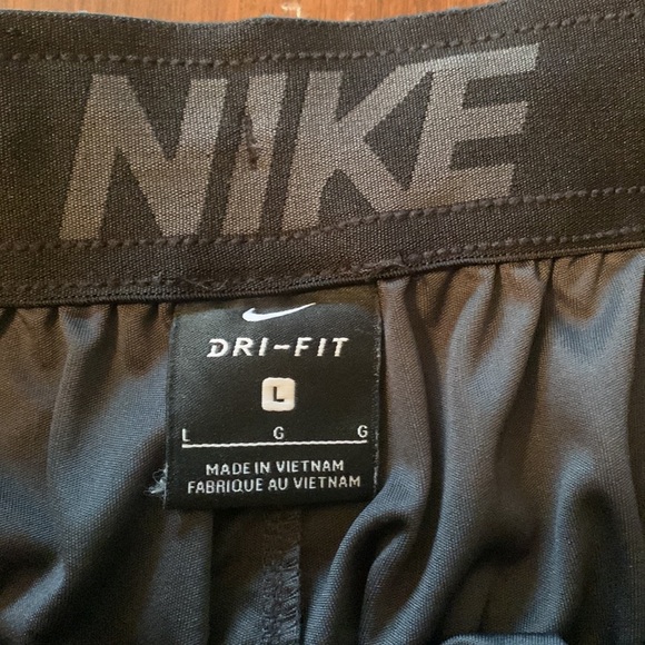 Nike Dri-Fit Athletic Shorts (Men, Size Large, Grey) - Picture 3 of 3